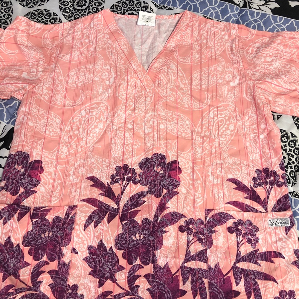 NEW Women’s scrub top sz Large